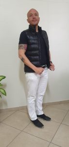 Professor Daniel, com vestimenta adequada para uma entrevista emuma startup, por exemplo.